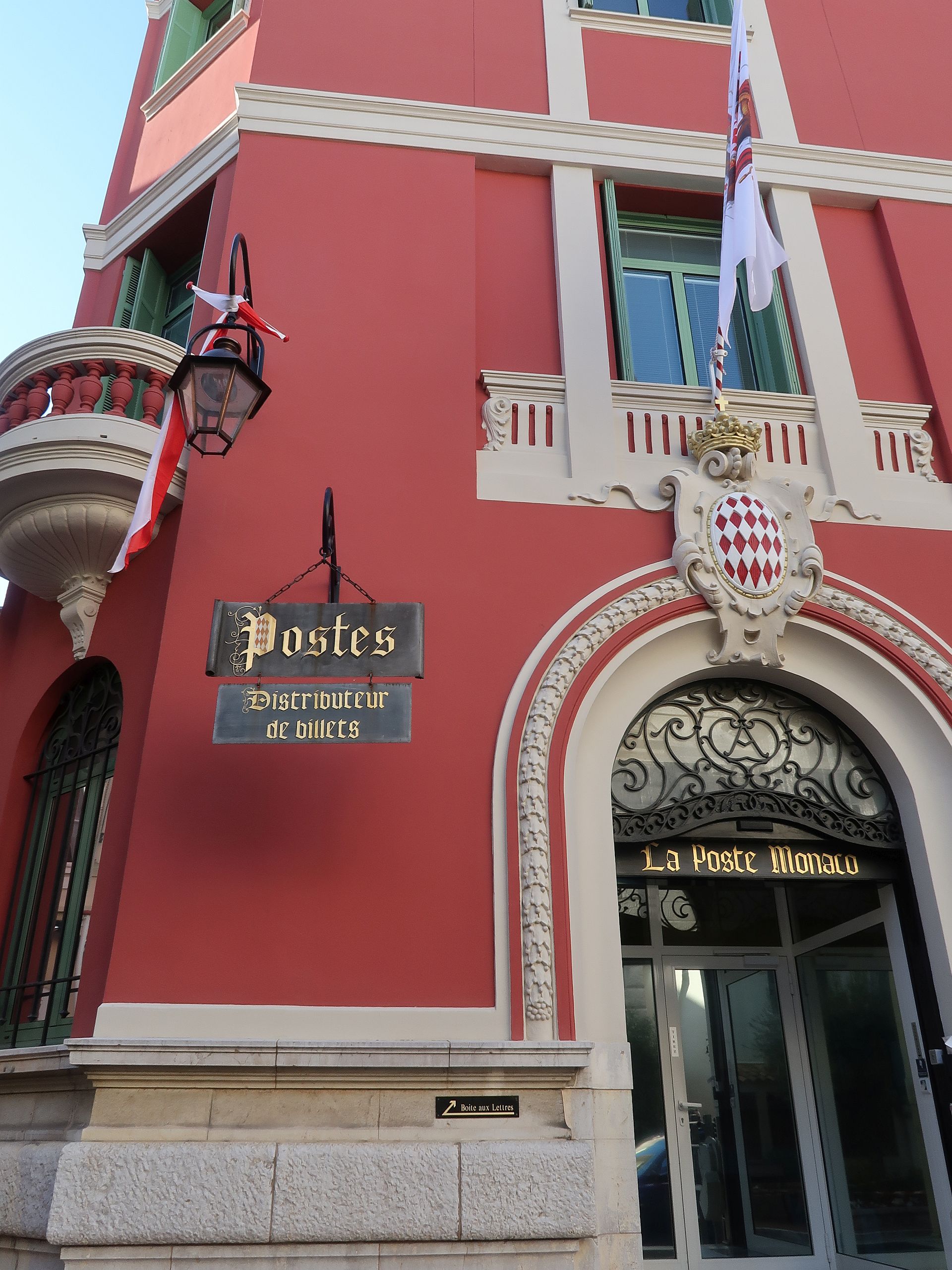 Post in der Altstadt von Monte Carlo